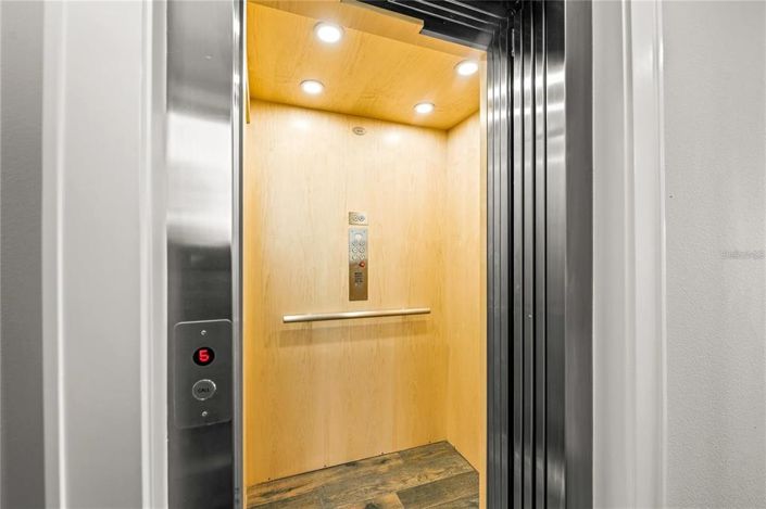 Image No.21-6 Bed Property for sale