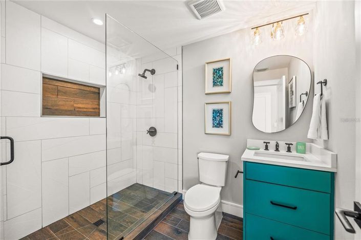 Image No.24-6 Bed Property for sale