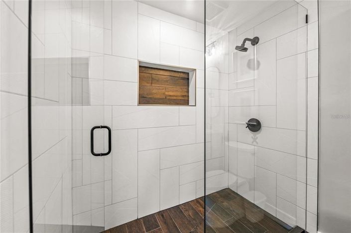 Image No.25-6 Bed Property for sale