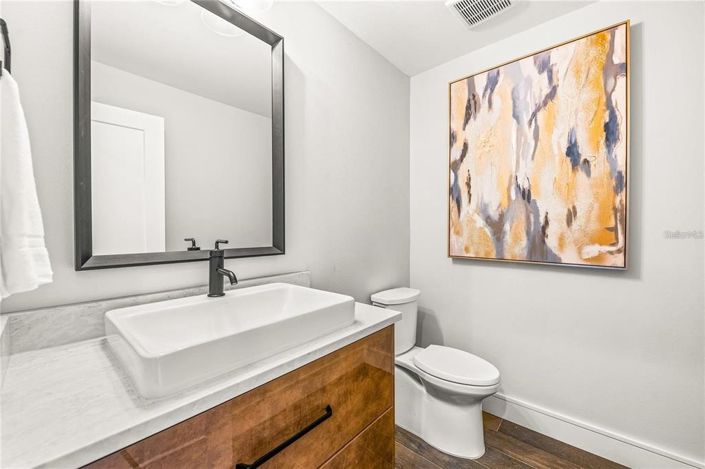 Image No.26-6 Bed Property for sale