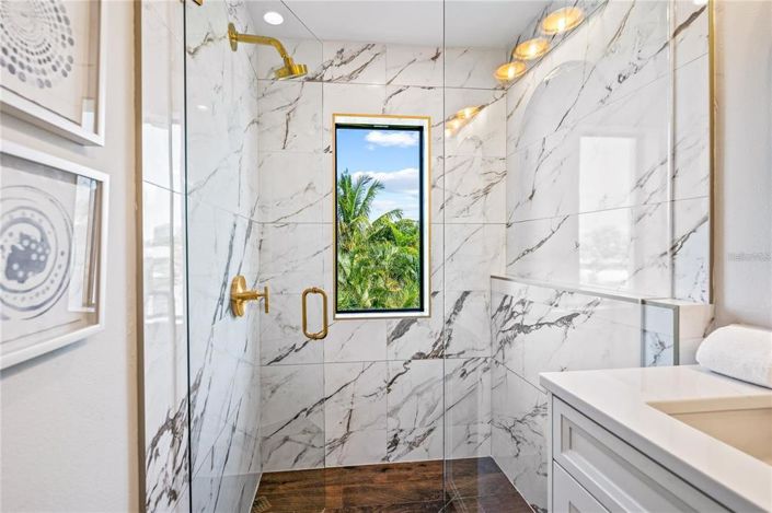 Image No.29-6 Bed Property for sale