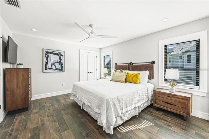 Image No.40-6 Bed Property for sale