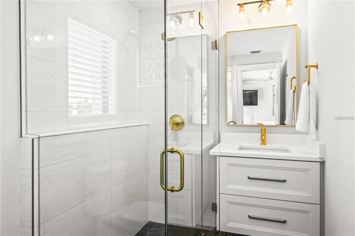 Image No.41-6 Bed Property for sale