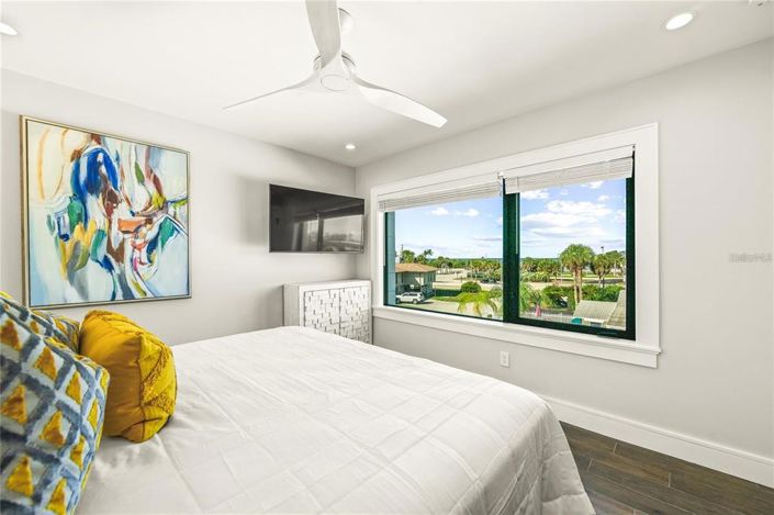 Image No.42-6 Bed Property for sale