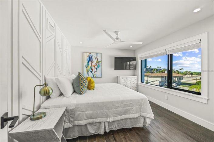 Image No.43-6 Bed Property for sale