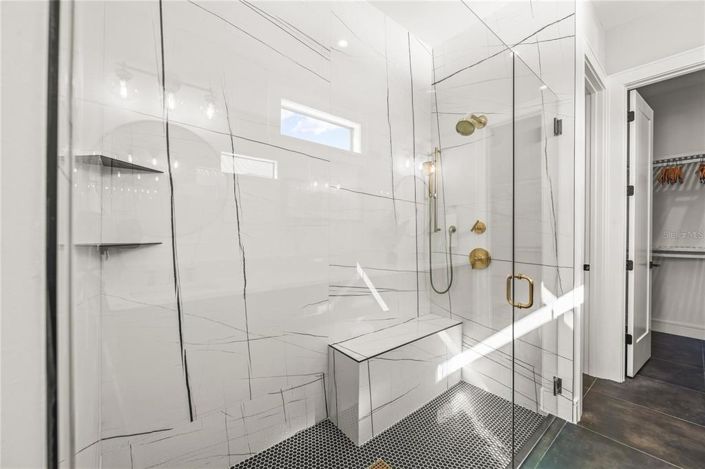 Image No.46-6 Bed Property for sale