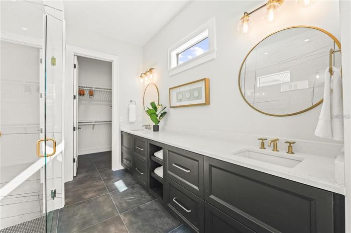 Image No.47-6 Bed Property for sale