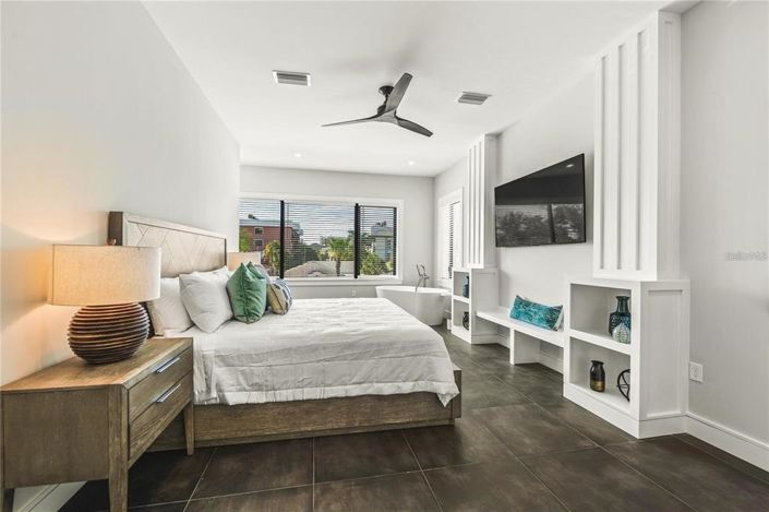 Image No.49-6 Bed Property for sale