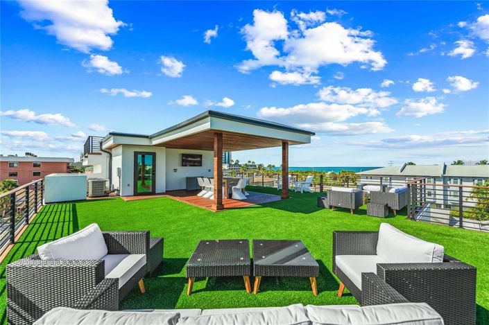 Image No.5-6 Bed Property for sale