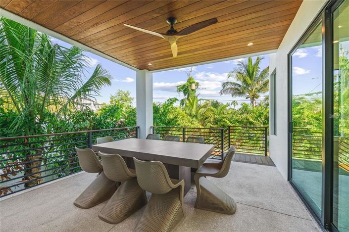 Image No.51-6 Bed Property for sale