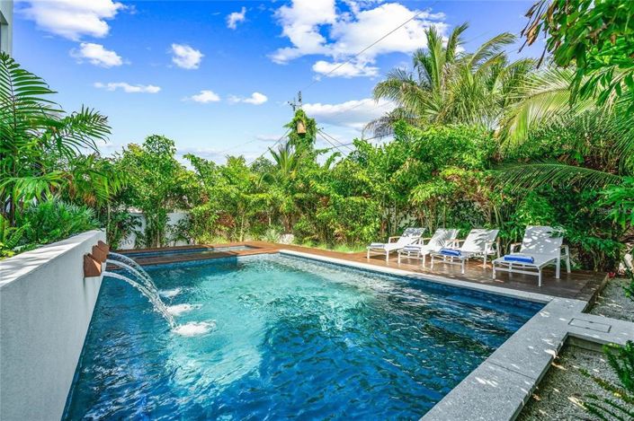 Image No.55-6 Bed Property for sale