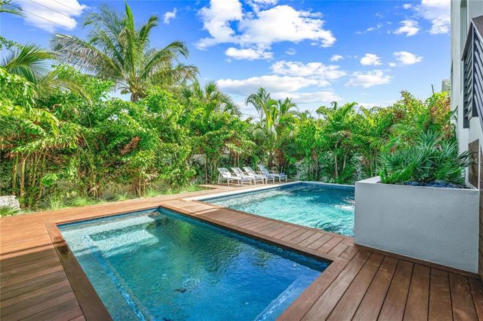 Image No.57-6 Bed Property for sale