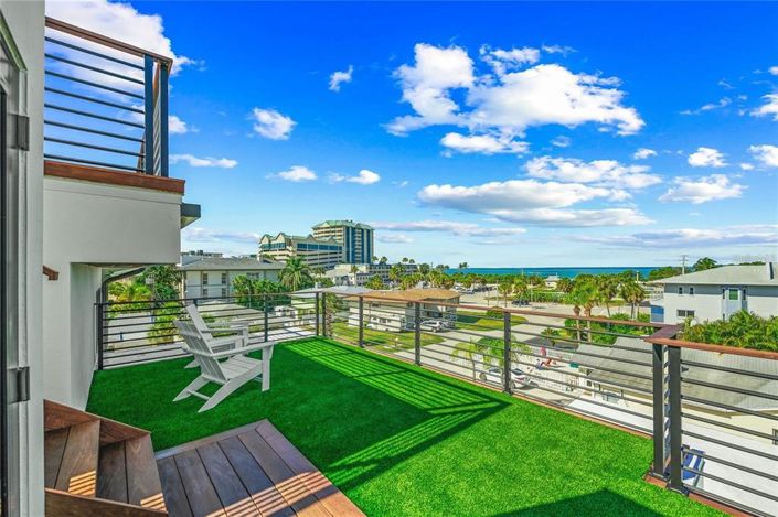 Image No.61-6 Bed Property for sale