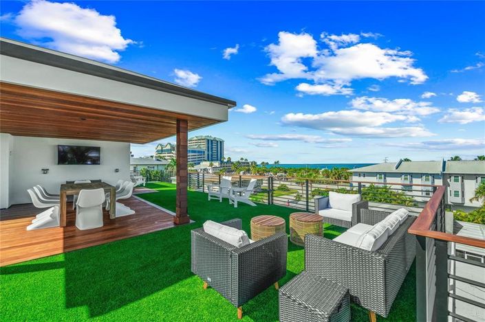 Image No.63-6 Bed Property for sale