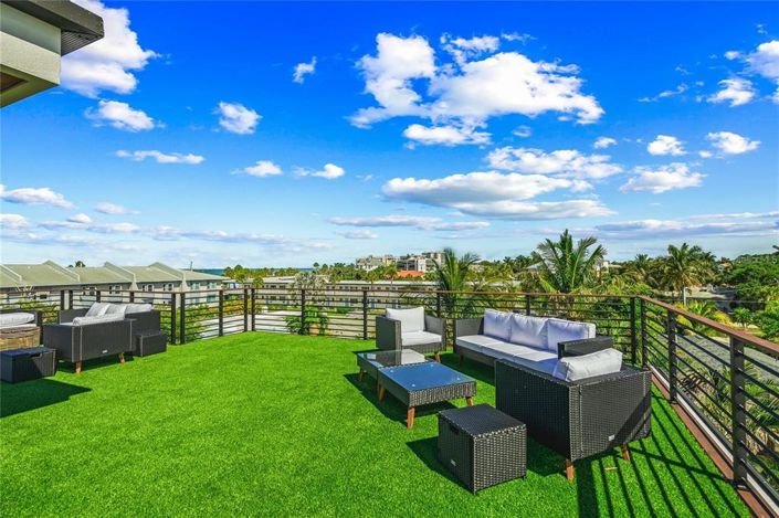 Image No.64-6 Bed Property for sale