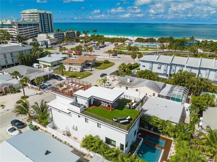 Image No.68-6 Bed Property for sale