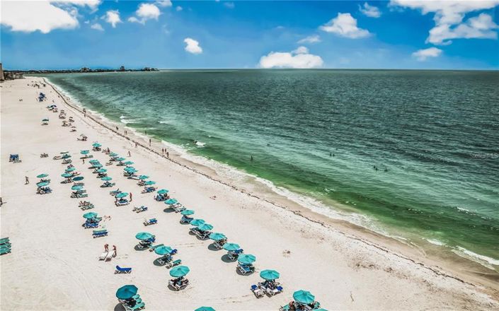 Image No.75-6 Bed Property for sale