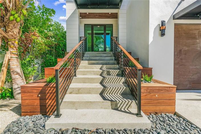 Image No.8-6 Bed Property for sale