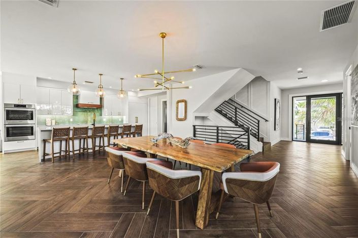 Image No.9-6 Bed Property for sale