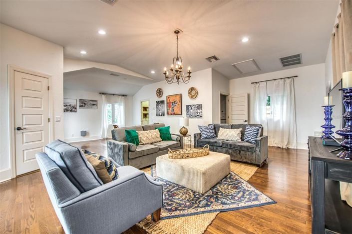 Image No.12-4 Bed Property for sale