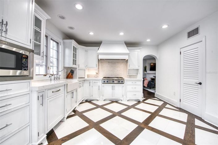 Image No.15-4 Bed Property for sale