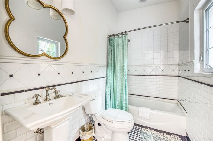 Image No.27-4 Bed Property for sale