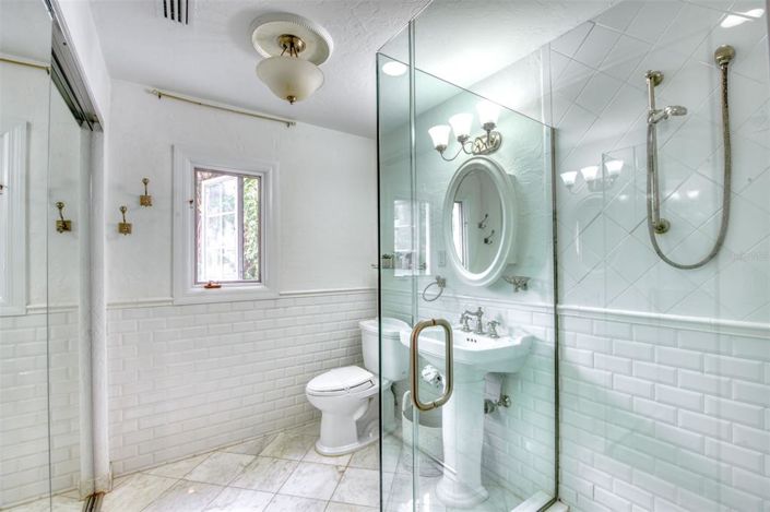 Image No.42-4 Bed Property for sale