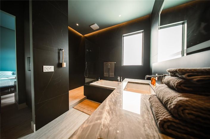 Image No.13-4 Bed Property for sale