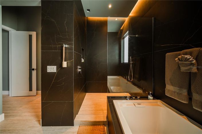 Image No.14-4 Bed Property for sale