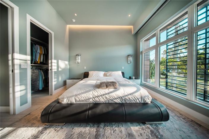 Image No.15-4 Bed Property for sale