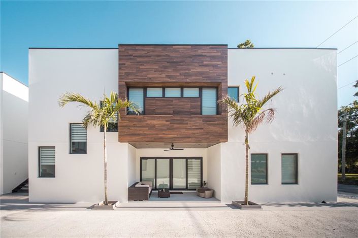 Image No.2-4 Bed Property for sale