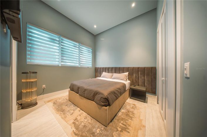 Image No.20-4 Bed Property for sale