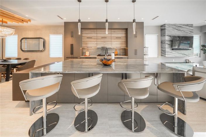 Image No.5-4 Bed Property for sale