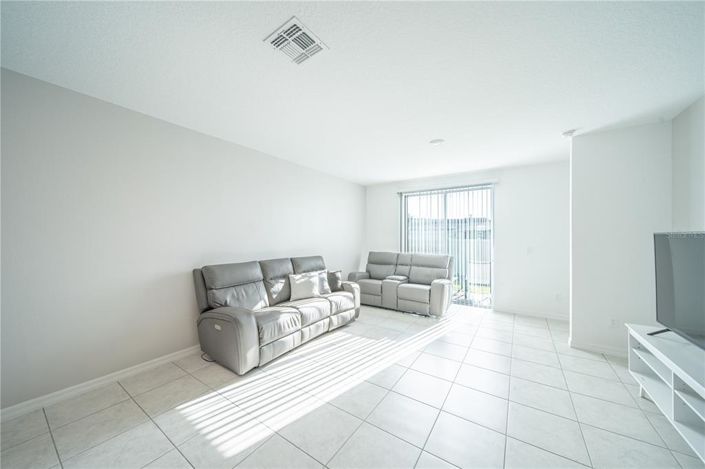 Image No.8-3 Bed Property for sale