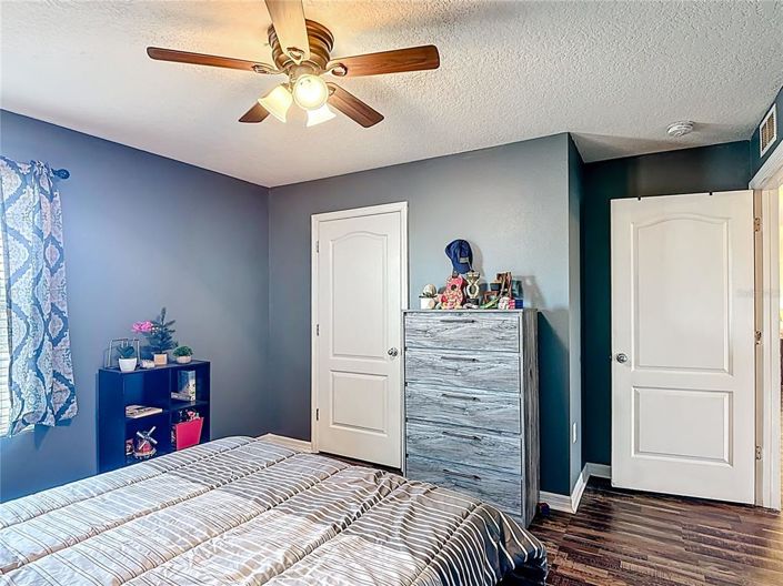 Image No.24-5 Bed Property for sale