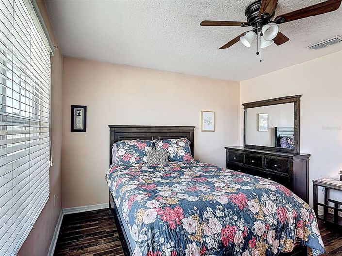 Image No.30-5 Bed Property for sale