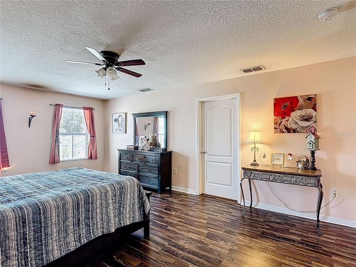 Image No.32-5 Bed Property for sale