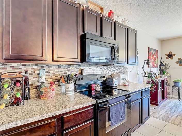 Image No.8-5 Bed Property for sale