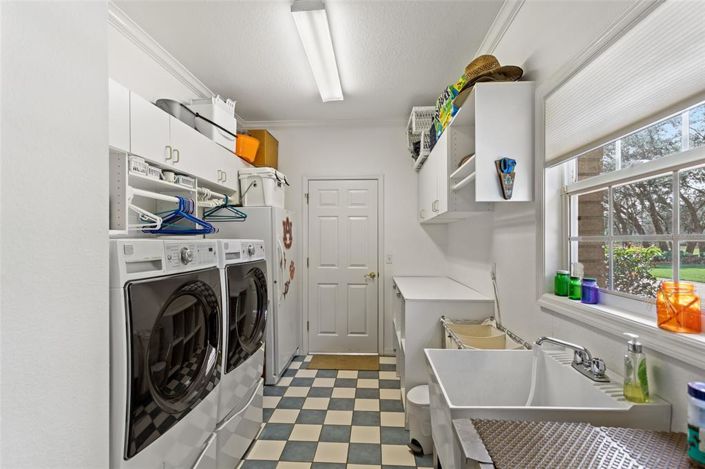 Image No.46-5 Bed Property for sale