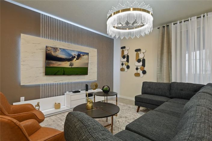 Image No.13-10 Bed Property for sale