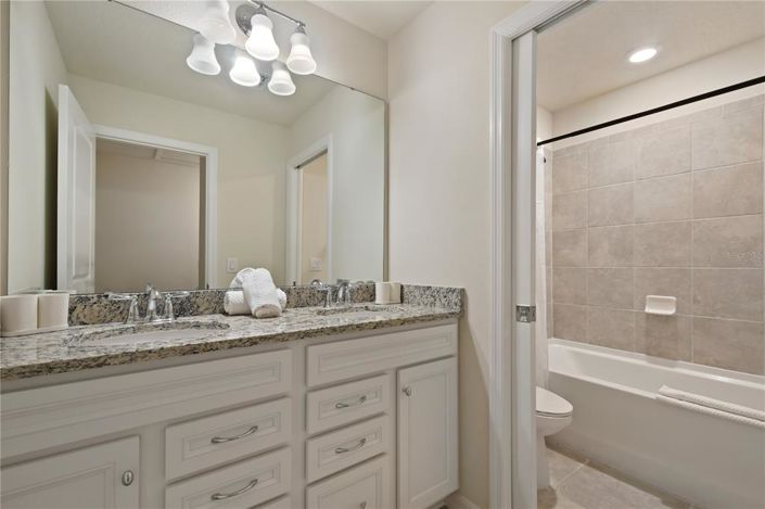 Image No.68-10 Bed Property for sale