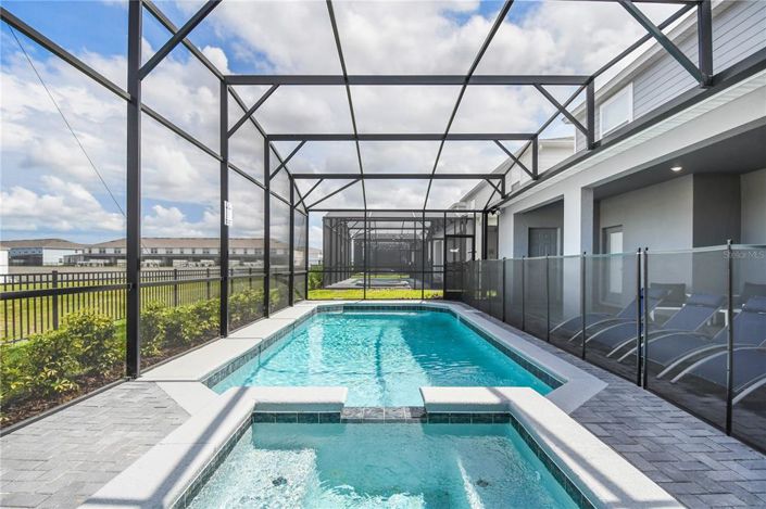 Image No.76-10 Bed Property for sale