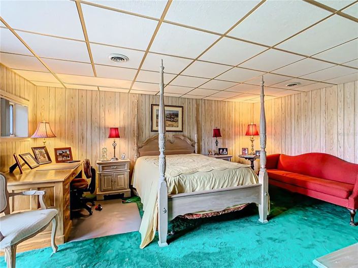 Image No.12-5 Bed Property for sale