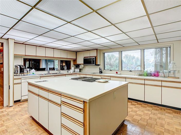 Image No.23-5 Bed Property for sale