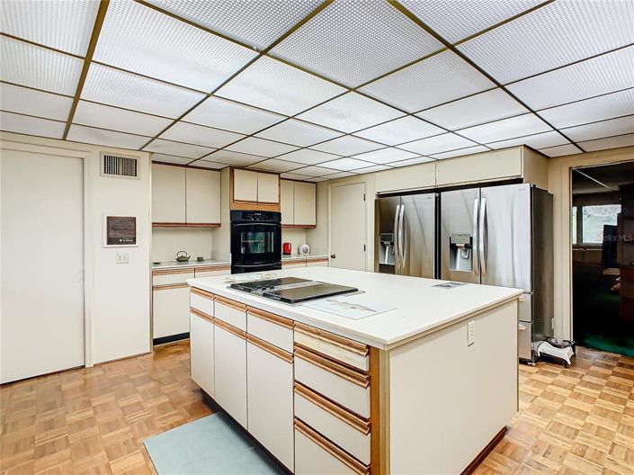 Image No.24-5 Bed Property for sale