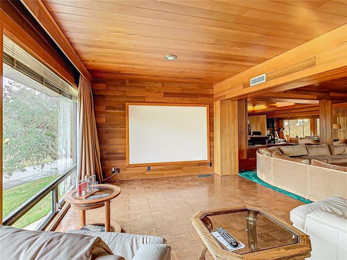 Image No.37-5 Bed Property for sale