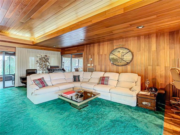 Image No.38-5 Bed Property for sale