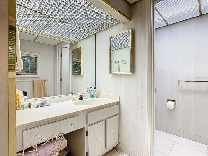 Image No.50-5 Bed Property for sale