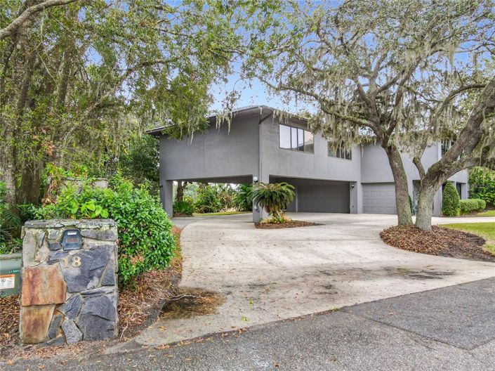 Image No.65-5 Bed Property for sale