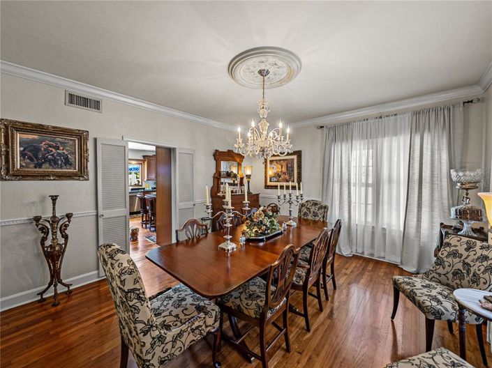 Image No.10-5 Bed Property for sale